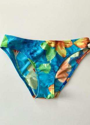 Яскраві плавки від купальника