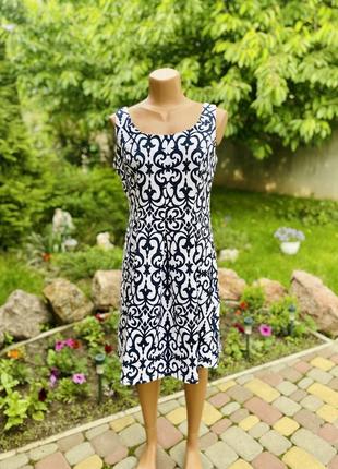 Нарядное  платье с красивым принтом ronni nicole