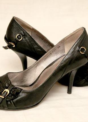 Елегантні жіночі туфлі