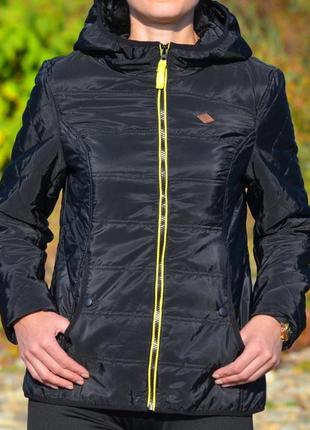 Жіноча демісезонна курточка lee cooper чорна