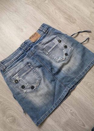 Юбки джинсовая со шнуровкой и заклепками2 фото