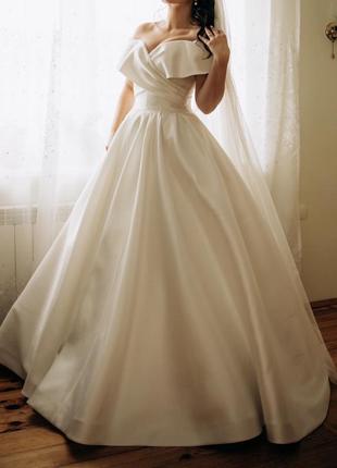 Весільна сукня