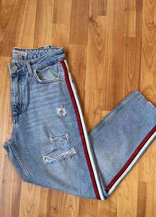 Рваные джинсы с лампасами6 фото
