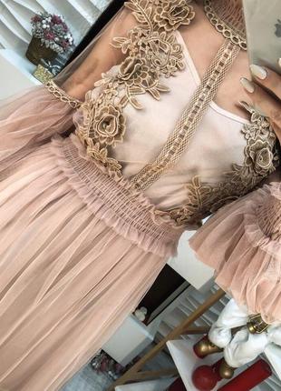 Очаровательное платье- французской гипюр из фатина приглушенного нежного цвета2 фото