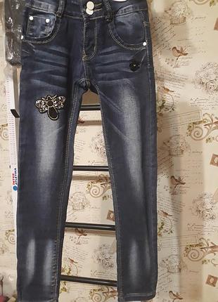 Джинсы 140р. стрейч с пчелкой