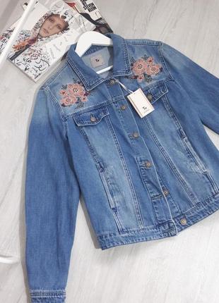 Джинсовая курточка. джинсовый пиджак. джинсовка с вышивкой