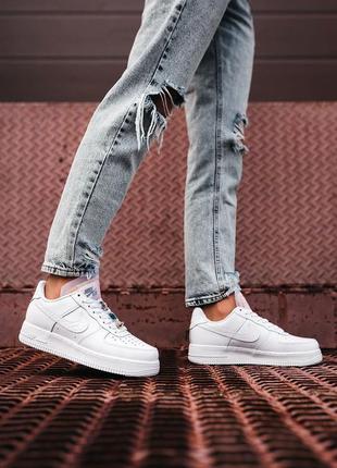 Женские кроссовки nike air force 1 lx white lace beige7 фото