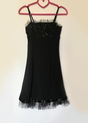 Платье а-силует чёрное с сеткой и пайетками лиф на бретелях расклешенное танцевальное бальное