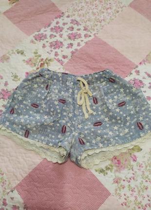 Джинсовые шорты с губками и кружевами р. 29.