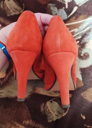 Оранжевые туфли замшевые clarks4 фото