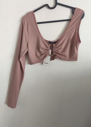 Ассиметричный топ с декором на груди