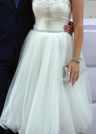 Белое платье