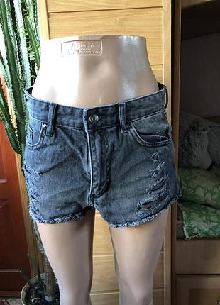 Джинсовые шорты