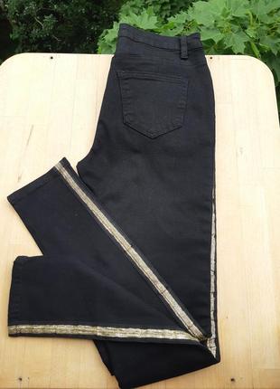 Джинсы слим с золотой лампасой