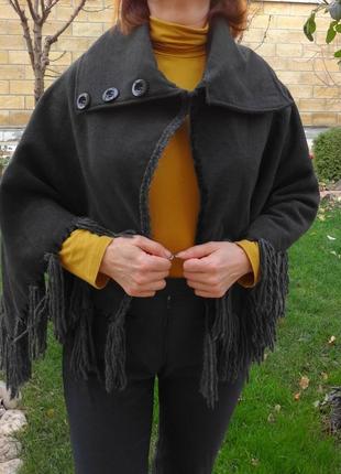 Итальянское трендовое пончо с кистями.