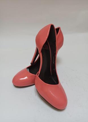 Туфлі жіночі коларового кольору.брендове взуття stock