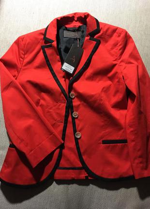 Новый с биркой пиджак насыщенного алогo цвета и контрастной окантовкой st.oliver