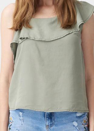 Блуза річна на одне плече хакі з воланом тенсель2 фото
