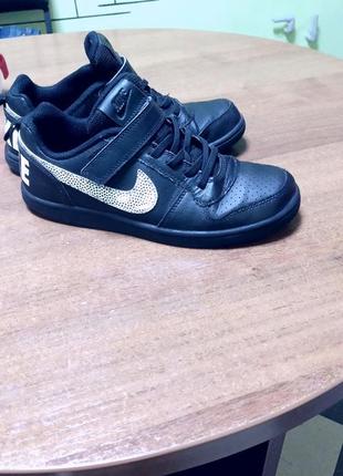 Оригінальні кросівки