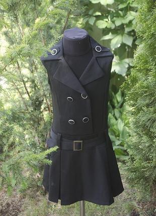 Дуже красивий чорний сарафан з поясом дівчинці