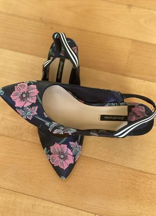 Туфлі stradivarius