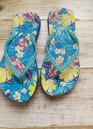 Красивенькие детские вьетнамки на 21-21.5 см