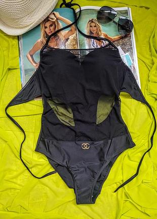 Красивый женский купальник