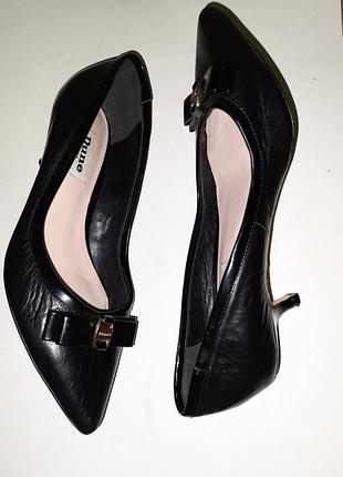 Чёрные кожаные туфли лодочки на низком каблуке  ketty heels. #1