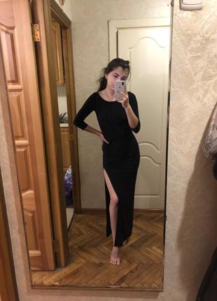 Новое чёрное платье с разрезом xs-s1 фото