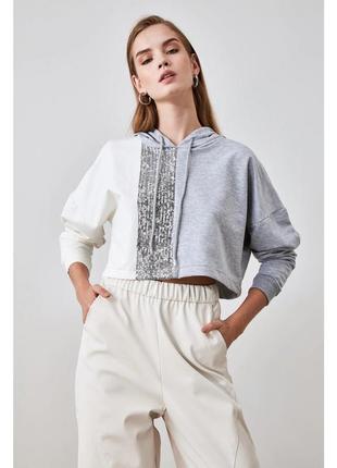 Укороченное худи кроп топ с пайетками