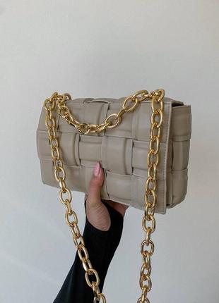 Женская сумка bottega veneta the chain cassette  light beige бежевая2 фото