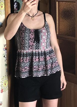 Натуральный летний топ майка с оборкой баской new look