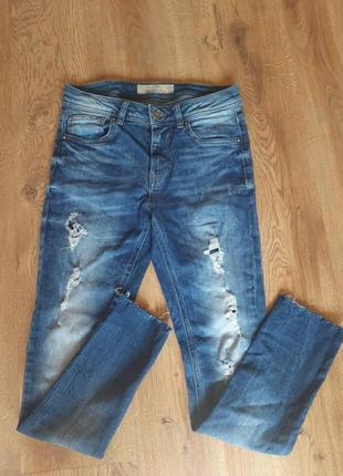 Модные рваные джинсы на лето