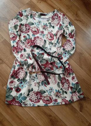Сукня в квіти з пояском