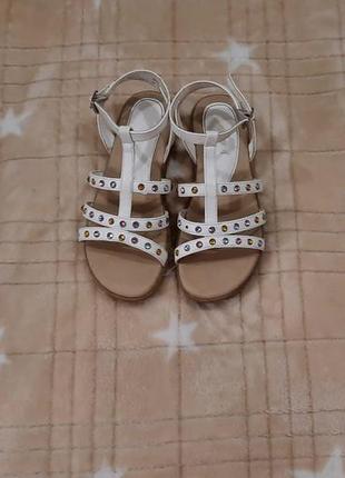 Стильные босоножки