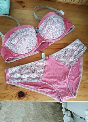 Крутой комплект бюстгальтер и трусики