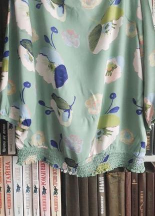 Блуза з віскози у квітковий принт4 фото