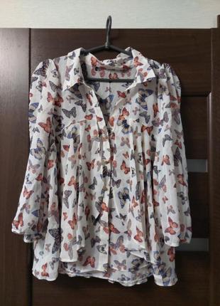 Интересная блуза в бабочках