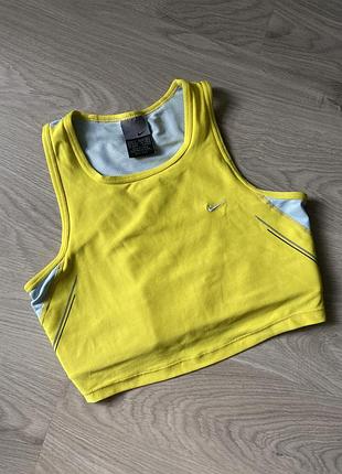 Спортивный топ от nike