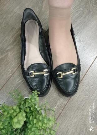 Черные кожаные туфли лоферы с золотым декором пряжкой4 фото