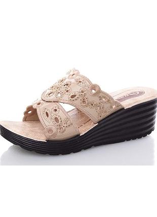 Бежевые женские ажурные шлепанцы сабо с вышивкой и стразами на танкетке турция