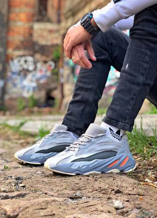 Кросівки жіночі yeezy 700