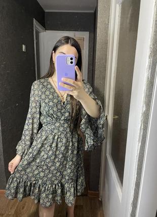 Прекрасна,сучасна,стильна сукня.