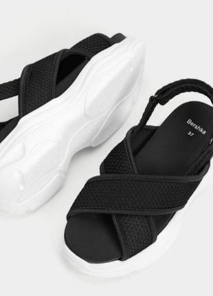 Нові! шикарні босоножки bershka