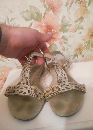 Кожаные босоножки италия