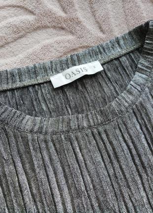 Стильна футболка із боискучим напиленням