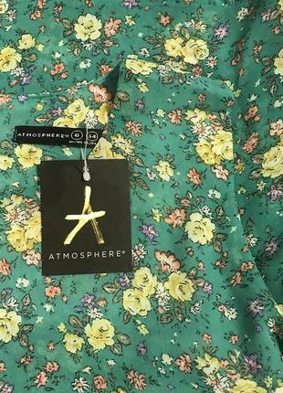 Очень красивая и стильная брендовая блузка в цветочках.1 фото