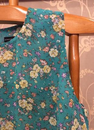 Очень красивая и стильная брендовая блузка в цветочках.5 фото