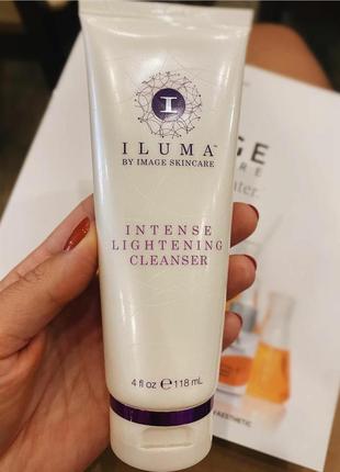 Очищающий осветляющий гель
iluma intense brightening cleanser