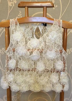 Дуже красивий і стильний брендовий мереживною топ.